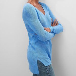 Banana Republic STITCHY Step-Hem V-Neck Sweater (NWT) – Medium, Light Blue